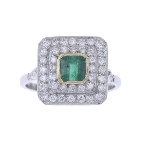 EMERALD AND DIAMONDS RING.