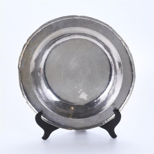 PERUVIAN PLATTER AND FOUR ROUND TRAYS IN SILVER, SECOND HAL