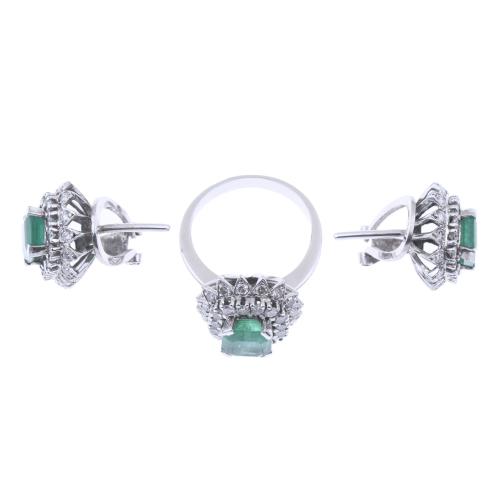 SET OF EARRINGS AND RING WITH DIAMONDS AND EMERALDS.