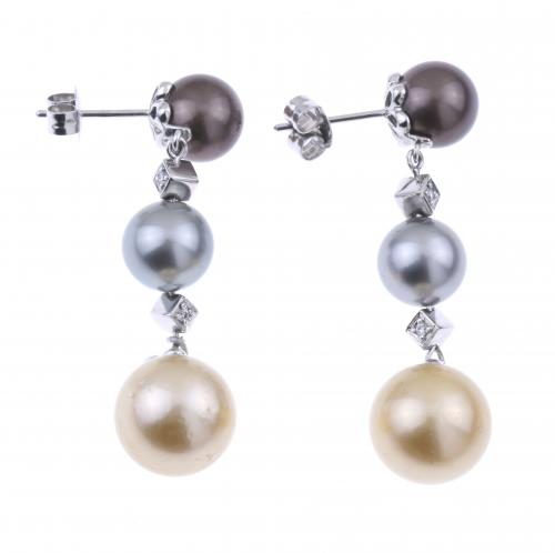 PENDIENTES LARGOS CON PERLAS Y DIAMANTES.