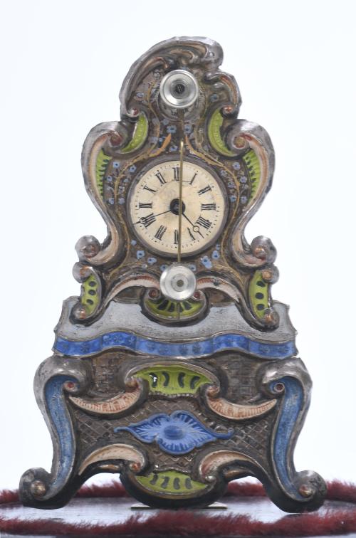 SMALL TABLE CLOCK, 20TH CENTURY.