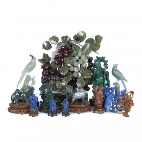 20TH CENTURY CHINESE SCHOOL SET OF TWELVE FIGURES AND A CENTREPIECE.