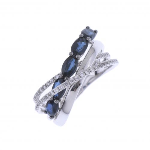 WHITE GOLD RING WITH DIAMONDS AND SAPPHIRES.