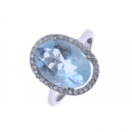 YELLOW GOLD RING WITH BLUE TOPAZ AND DIAMONDS.