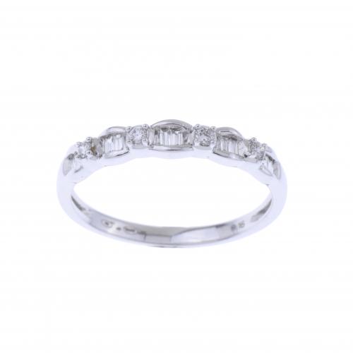 HALF WEDDING RING IN WHITE GOLD WITH DIAMONDS.