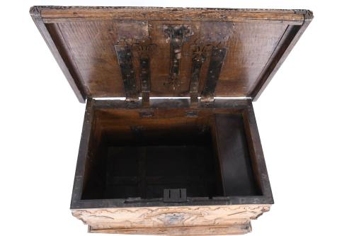 CHEST, 19TH CENTURY.