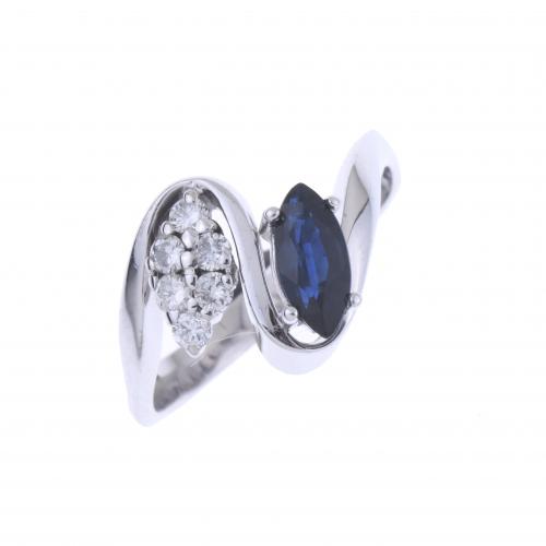 WHITE GOLD RING WITH SAPPHIRE AND DIAMONDS.