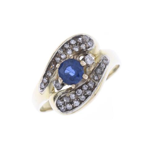 YELLOW GOLD RING WITH SAPPHIRE AND DIAMONDS.