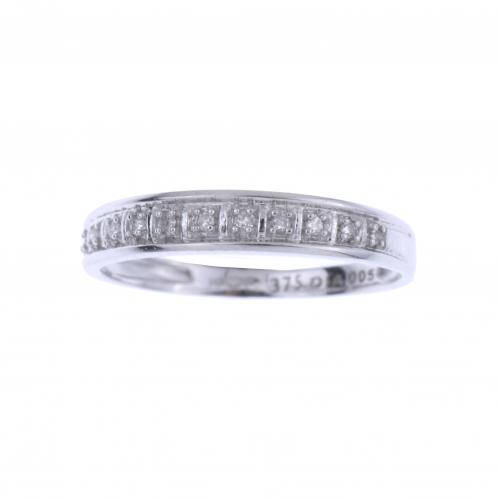 HALF WEDDING RING IN WHITE GOLD WITH DIAMONDS.