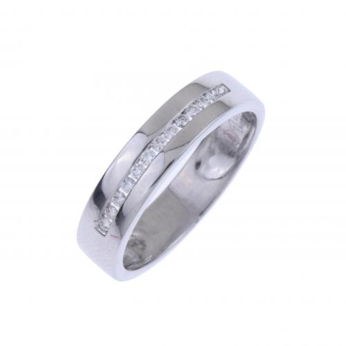 HALF WEDDING RING IN WHITE GOLD AND DIAMONDS.