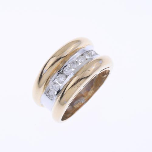 HALF WEDDING RING IN YELLOW GOLD WITH DIAMONDS.