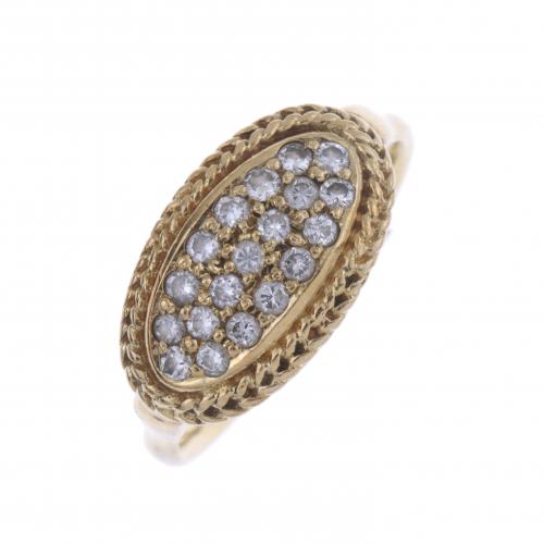 YELLOW GOLD AND DIAMONDS RING.