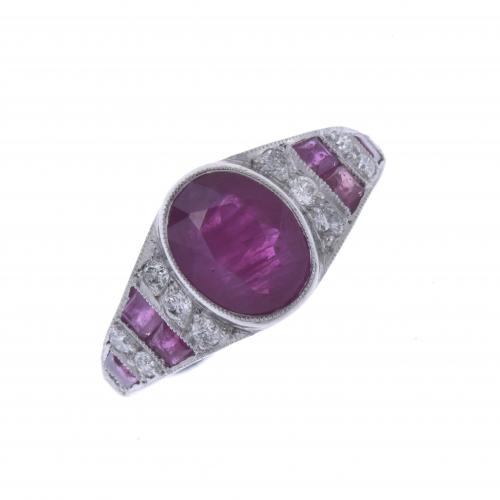 PLATINUM RING WITH RUBY AND DIAMONDS.