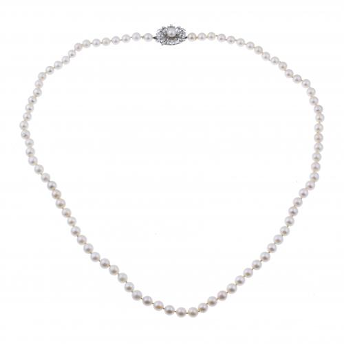 PEARLS LONG NECKLACE.