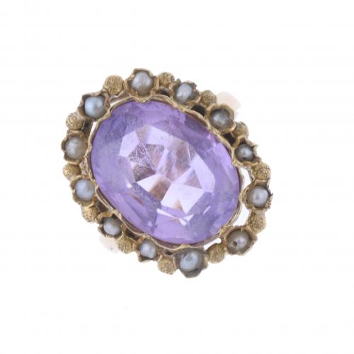 YELLOW GOLD RING WITH CENTRAL AMETHYST.