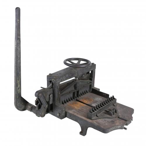 ANTIQUE PAPER CUTTER FOR PRINTING, LATE 19TH CENTURY.