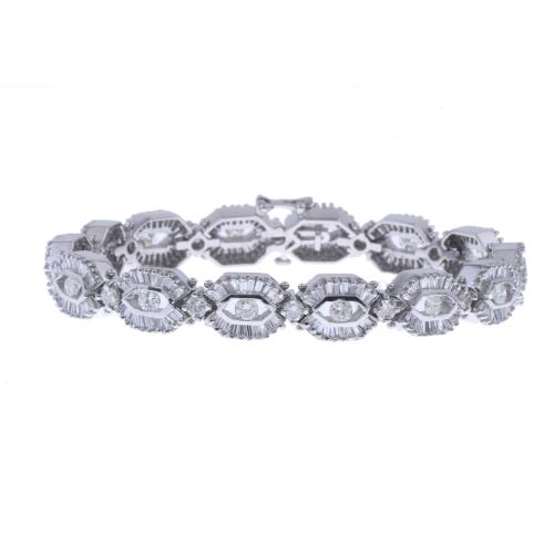 WHITE GOLD BRACELET WITH DIAMONDS.