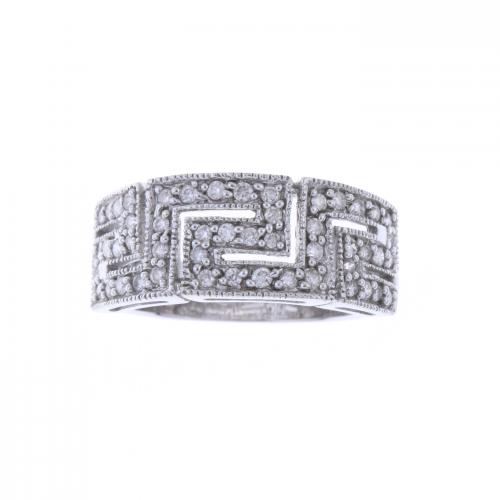 WHITE GOLD AND DIAMONDS RING.