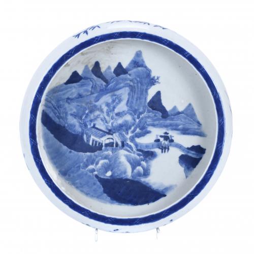 CHINESE DISH OR CENTREPIECE, 19TH CENTURY. AFTER MING DYNAS