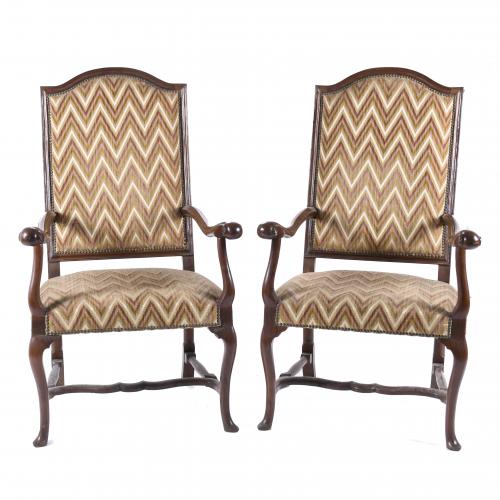 PAIR OF LARGE QUEEN ANNE STYLE ENGLISH ARMCHAIRS WITH ARMRESTS, 20TH CENTURY.