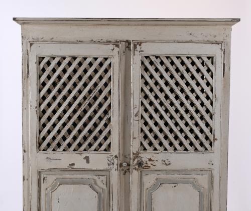 PROVENÇAL STYLE CUPBOARD, MID 20TH CENTURY.