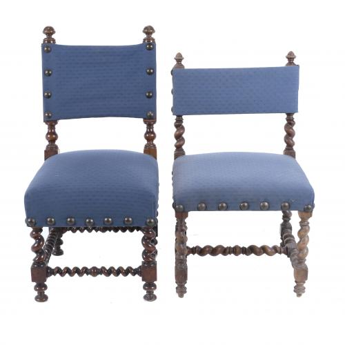 PAIR OF SPANISH DAIS CHAIRS, 20TH CENTURY.