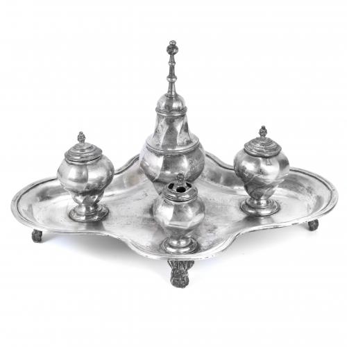 SILVER INKSTAND FROM THE BASQUE COUNTRY, LOUIS XV STYLE, 19TH CENTURY.