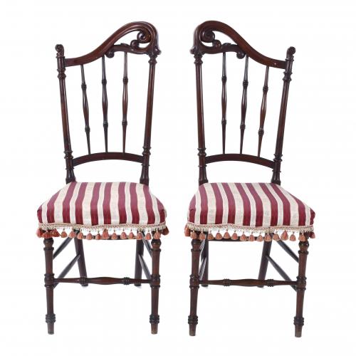 PAIR OF MODERNIST CHAIRS, FIRST QUARTER OF THE 20TH CENTURY.