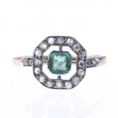 DIAMONDS AND EMERALD RING.