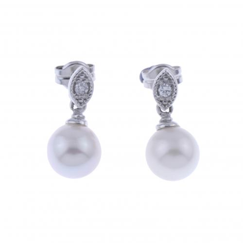 PEARLS AND DIAMONDS EARRINGS.