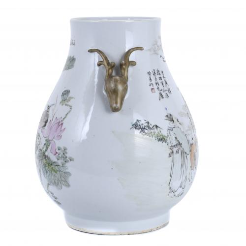 CHINESE VASE, 20TH CENTURY.