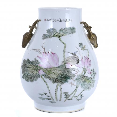 CHINESE VASE, 20TH CENTURY.