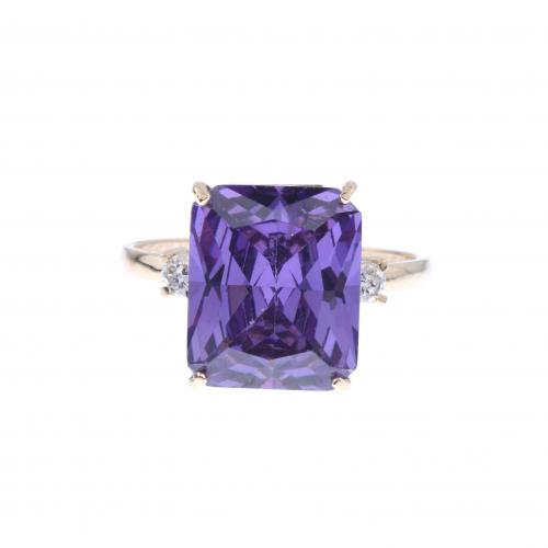 DIAMONDS AND AMETHYST RING.