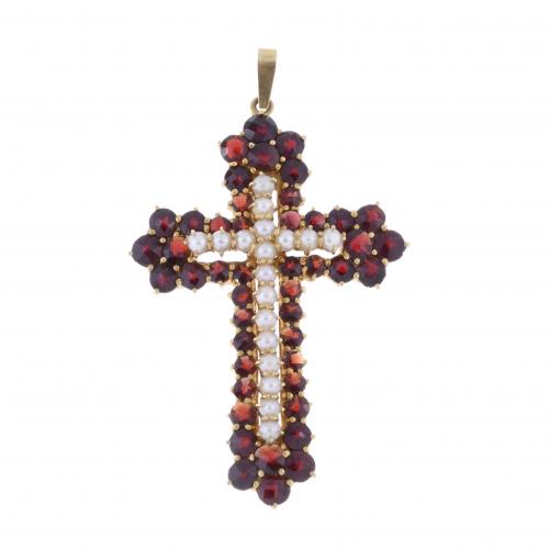 CROSS PENDANT.