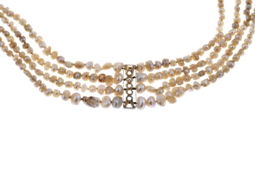 SEED PEARLS NECKLACE.