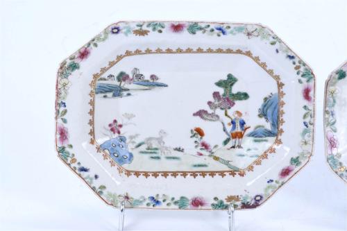 PAIR OF CHINESE INDIAN COMPANY PLATTERS, QING DYNASTY.