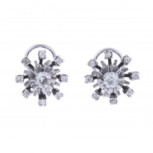 DIAMONDS EARRINGS.