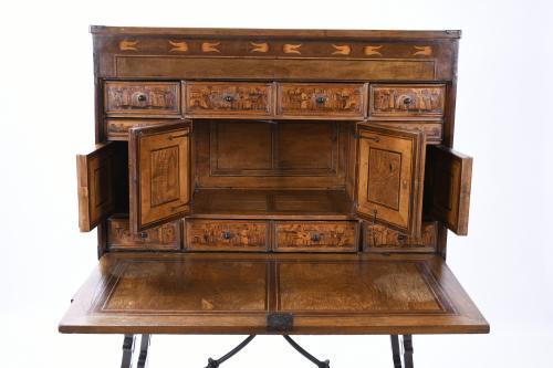 GERMAN DESK FROM NUREMBERG, 16TH CENTURY.