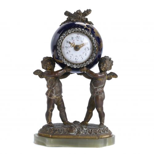 SMALL FRENCH CLOCK, EARLY 20TH CENTURY.