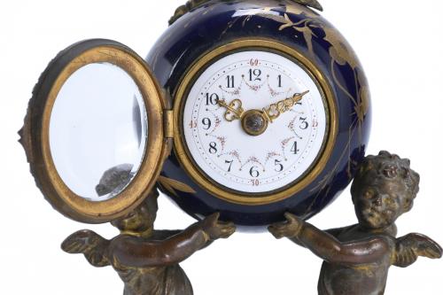 SMALL FRENCH CLOCK, EARLY 20TH CENTURY.