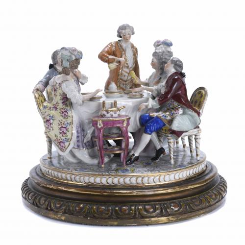 "GALLANTIC SCENE", FRENCH FIGURAL GROUP, FIRST HALF OF THE 20TH CENTURY.