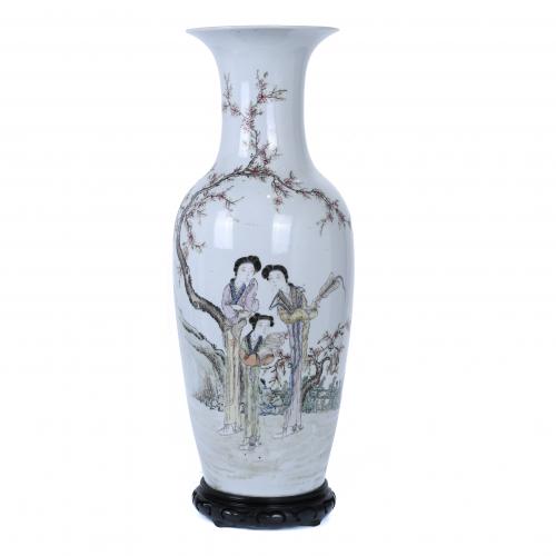 CHINESE VASE, MID 20TH CENTURY.