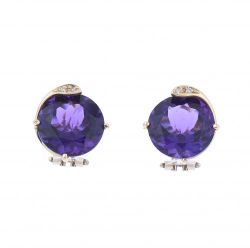 EARRINGS WITH VIOLET TOPAZES.