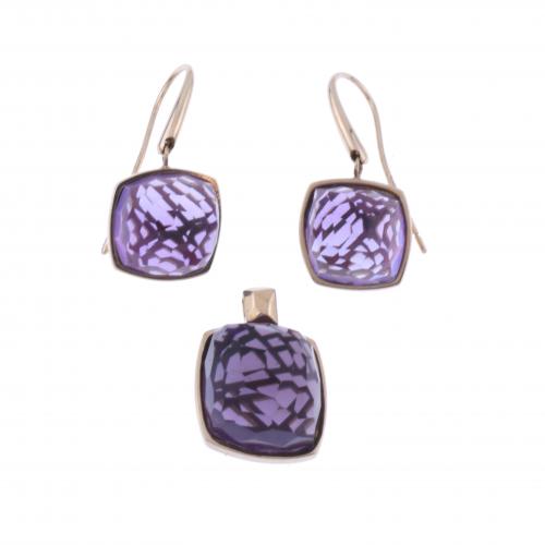 SET OF PENDANT AND EARRINGS WITH PURPLE TOPAZES.