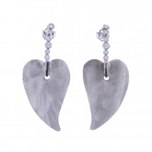 LONG LEAF-SHAPED EARRINGS WITH DIAMONDS.