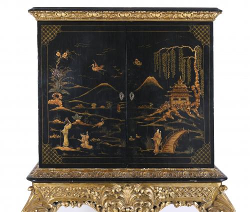 ENGLISH ORIENTAL-STYLE CABINET ON A CONSOLE, LATE 19TH CENT