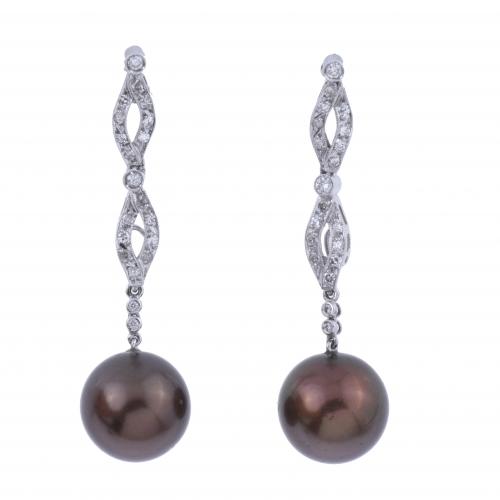 LONG DETACHABLE EARRINGS WITH DIAMONDS AND CHOCOLATE PEARLS.