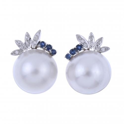 EARRINGS WITH DIAMONDS, SAPPHIRES AND MABÉ PEARL.