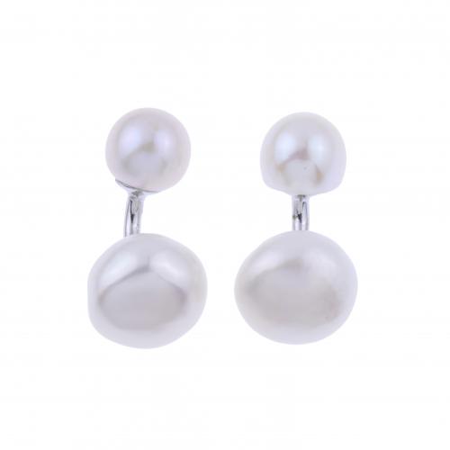 CUFFLINKS WITH CULTURED PEARL.