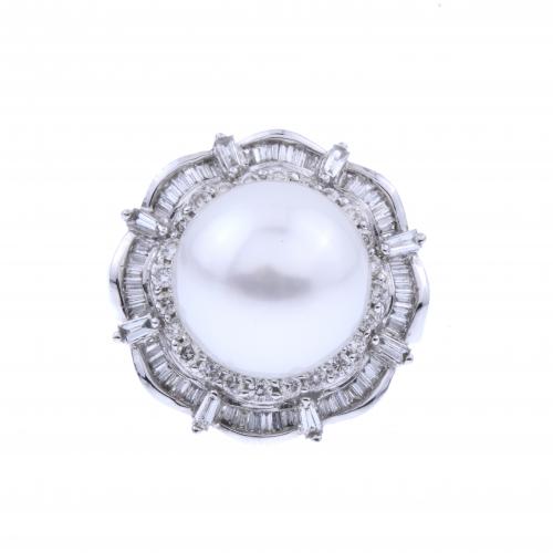 AUSTRALIAN PEARL AND DIAMONDS ROSETTE RING.